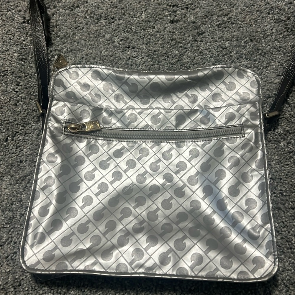 Authentic Gherardini crossbody **RARE
silver purse /bag